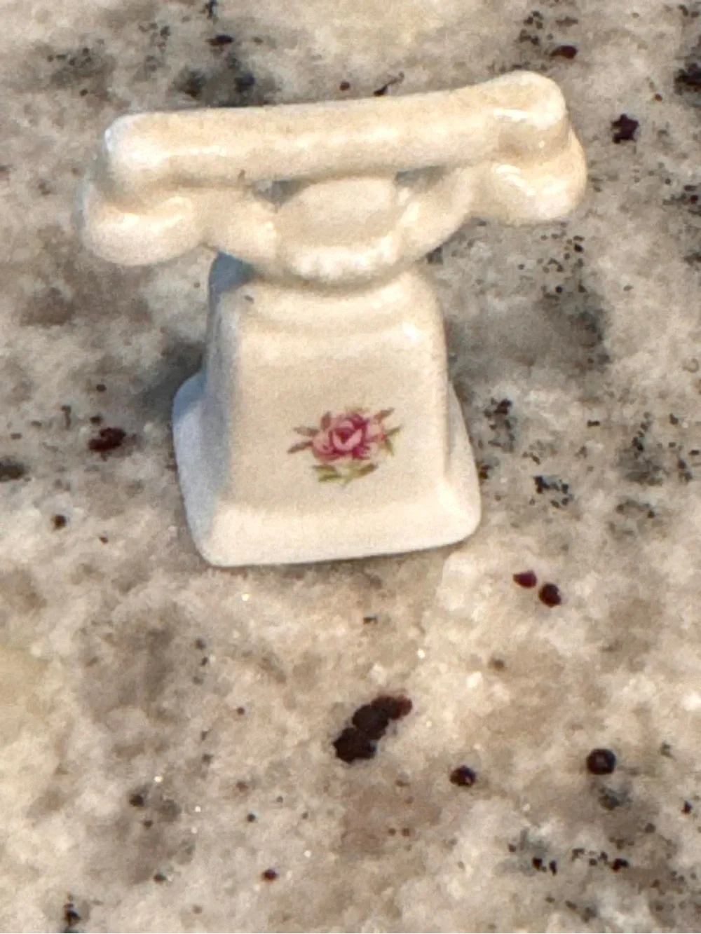 N/A white porcelain